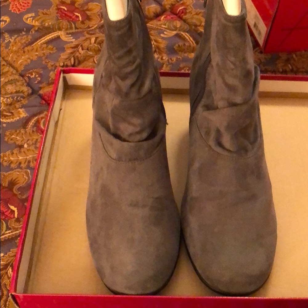 Size 10 A2 Gray suede booties - like new